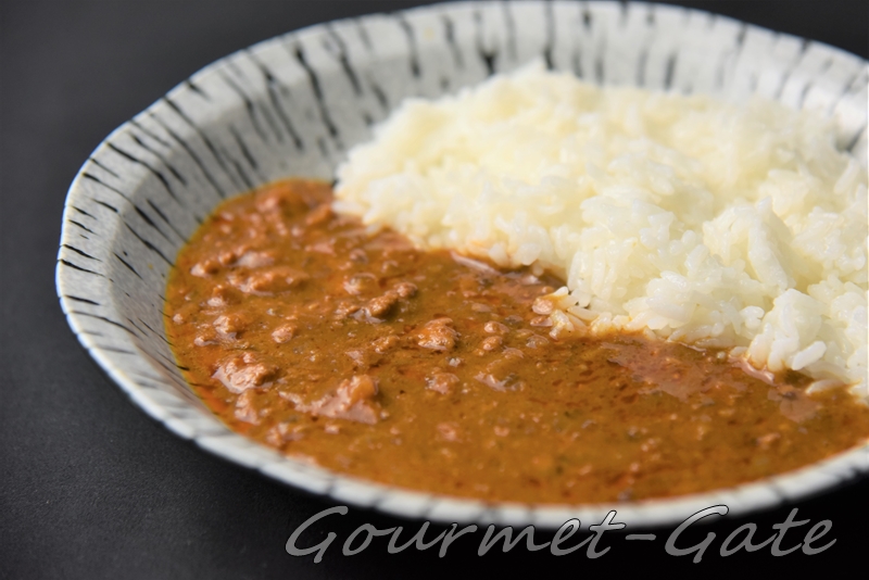 豚なんこつがたっぷり入っている、キーマカレー、白神屋、盛り付け