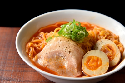 南郷トマトラーメン、窓
