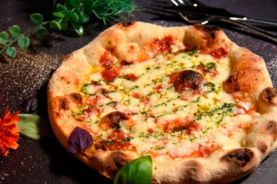PIZZALABO、tamaki、窓