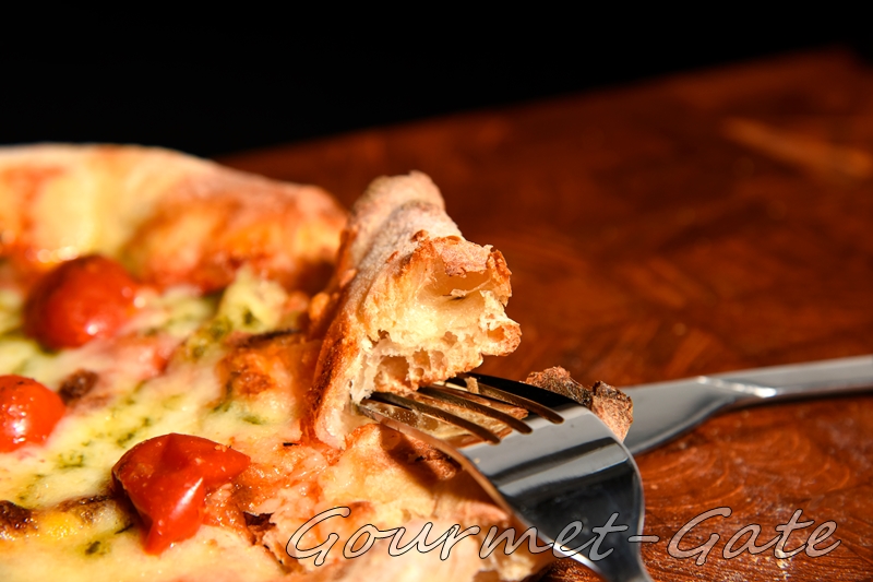 ピザ生地でありながらもフランスパンの様なクラム、PIZZALABO