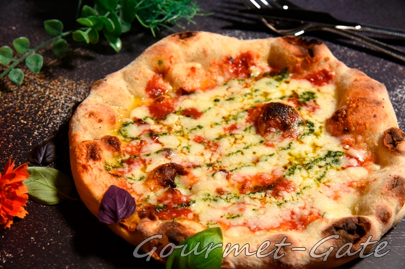 PIZZALABO、マルゲリータ、盛り付け