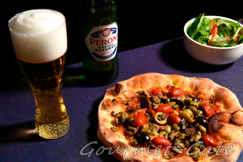 PIZZALABO、オリーブ、ビールも一緒に、ペリーニ