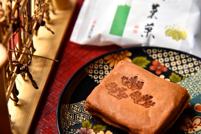 桐葉菓、窓