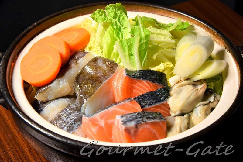 海鮮寄せ鍋、加熱前に料理酒を降ることで味が改良