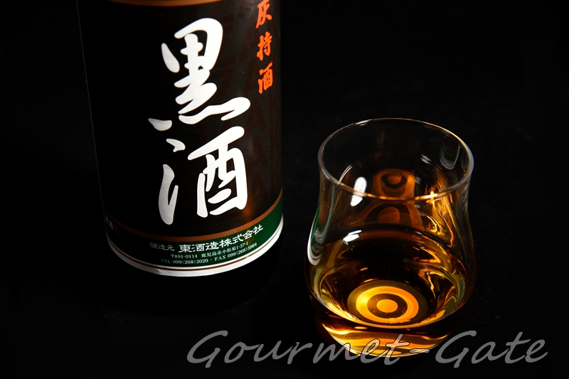 灰持酒の１種である黒酒、味醂と日本酒の中間の様な味わい