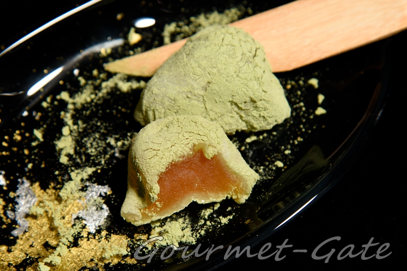 大量の和三盆を練り込んだ白あんとたっぷりの抹茶が良い