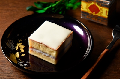 デラックスケーキ、窓