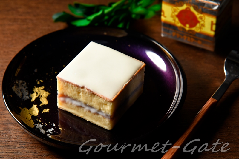 鈴屋のデラックスケーキを盛り付け、懐かしい感じの菓子