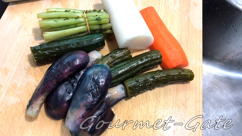 ぬか床のサイズが大きいとまとめて色々な野菜を漬けられる